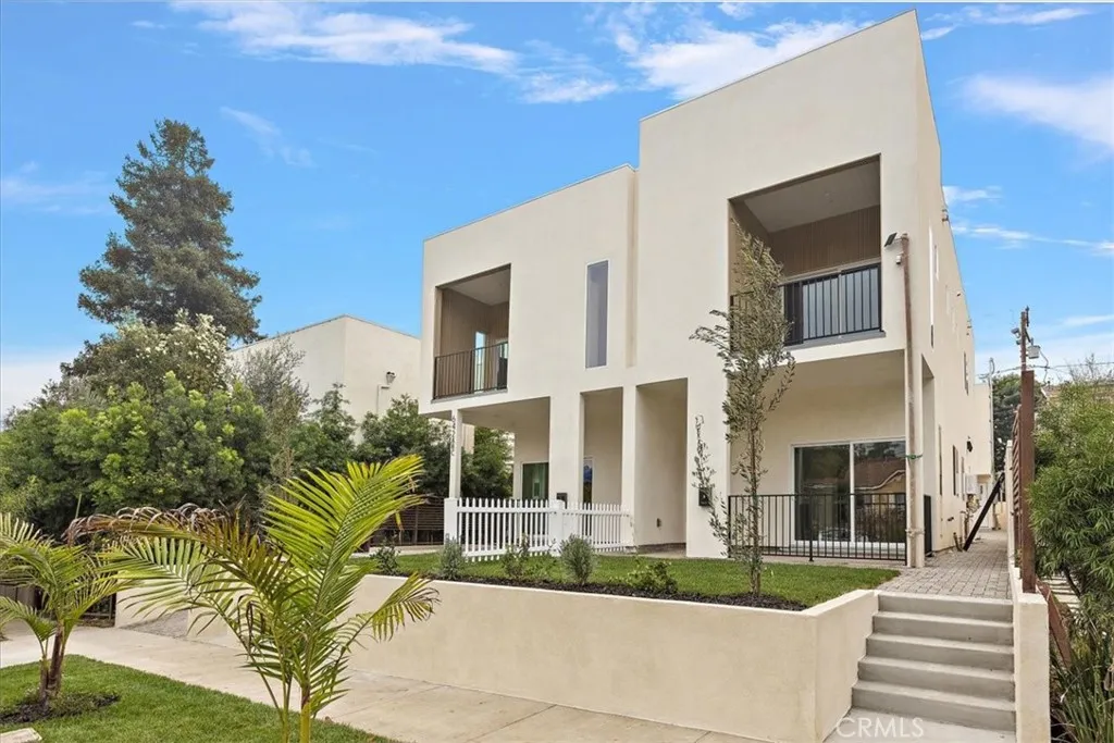 642 E Fairview Boulevard, Inglewood, California 90302 home-pic-3